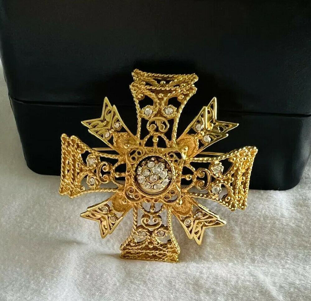 Vtg KJL Kenneth Jay Lane Maltese Cross Spinner Brooch Pin Pendant Gold Tone